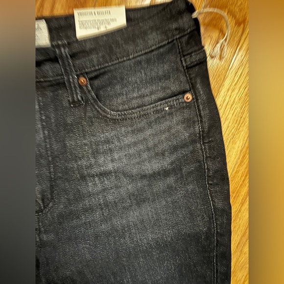 NWT Universal Thread Dark Wash Skinny Jeans - Picture 3 of 6